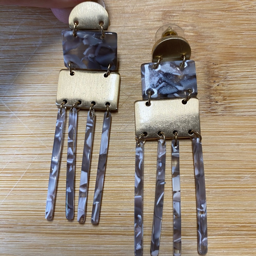 Resin Statement Earrings - Gray / White / Gold